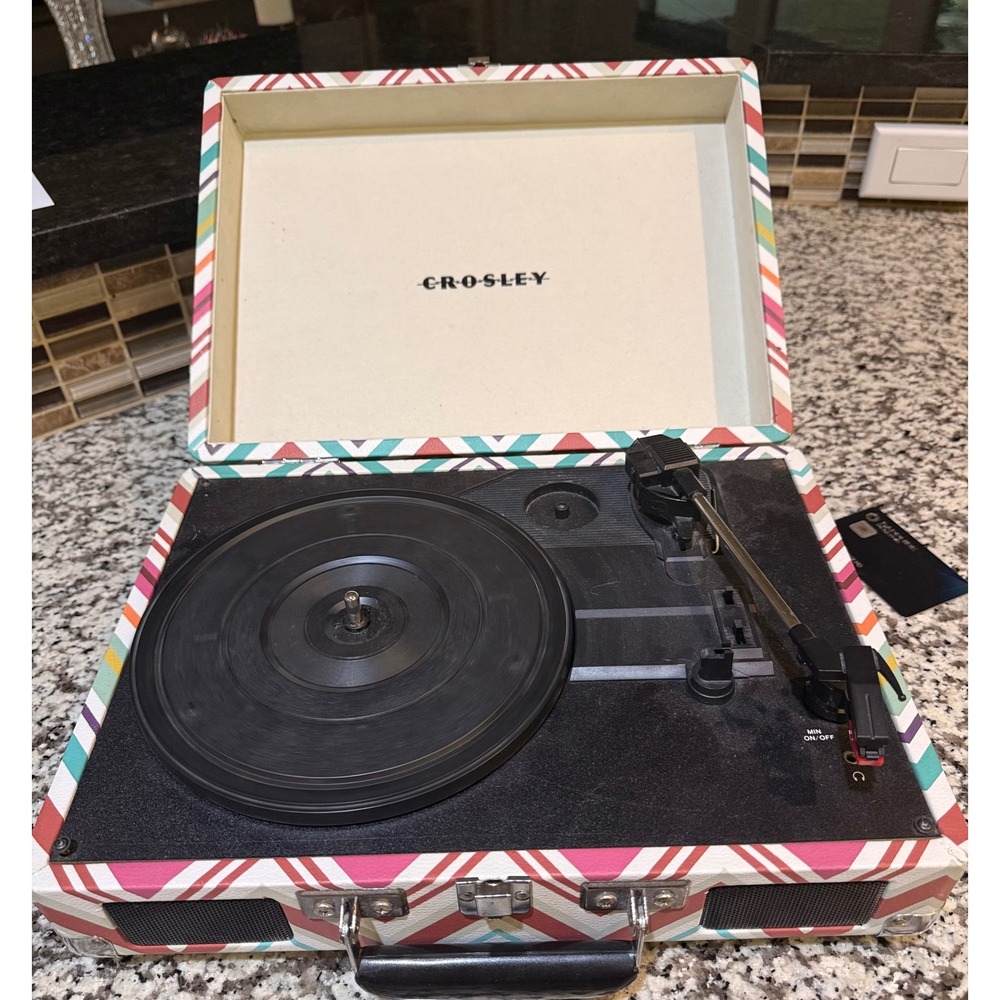 Crosley Cruiser CR8005A Chevron Suitcase Record Player Powers On Read